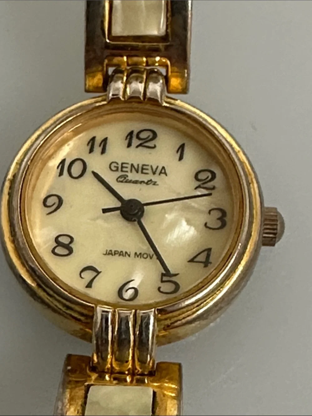 Geneva Two-Tone Gold and Silver Round Dial Bracelet Watch Vintage Geneva Gold Silver Two-Tone Quartz Women main image 4